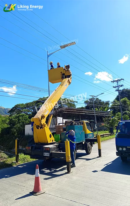 Avantages de Liking H Réverbère solaire de haute qualité intégré réverbère solaire