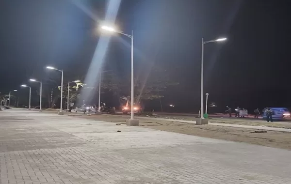 Installation de H100w et 8m avec 1.5m Design 4 sur la route provinciale